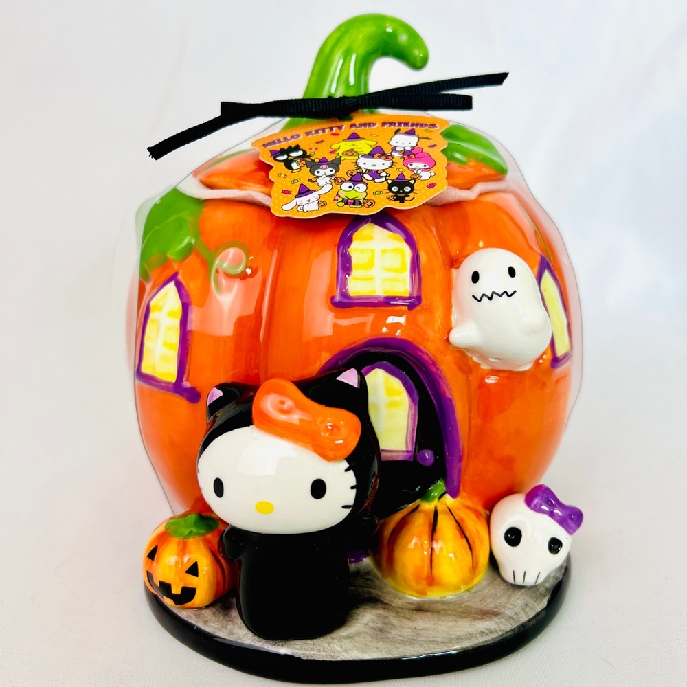 🧡 Hello Kitty by Sanrio Halloween Pumpkin House Cookie Jar Canister Brand new 🖤